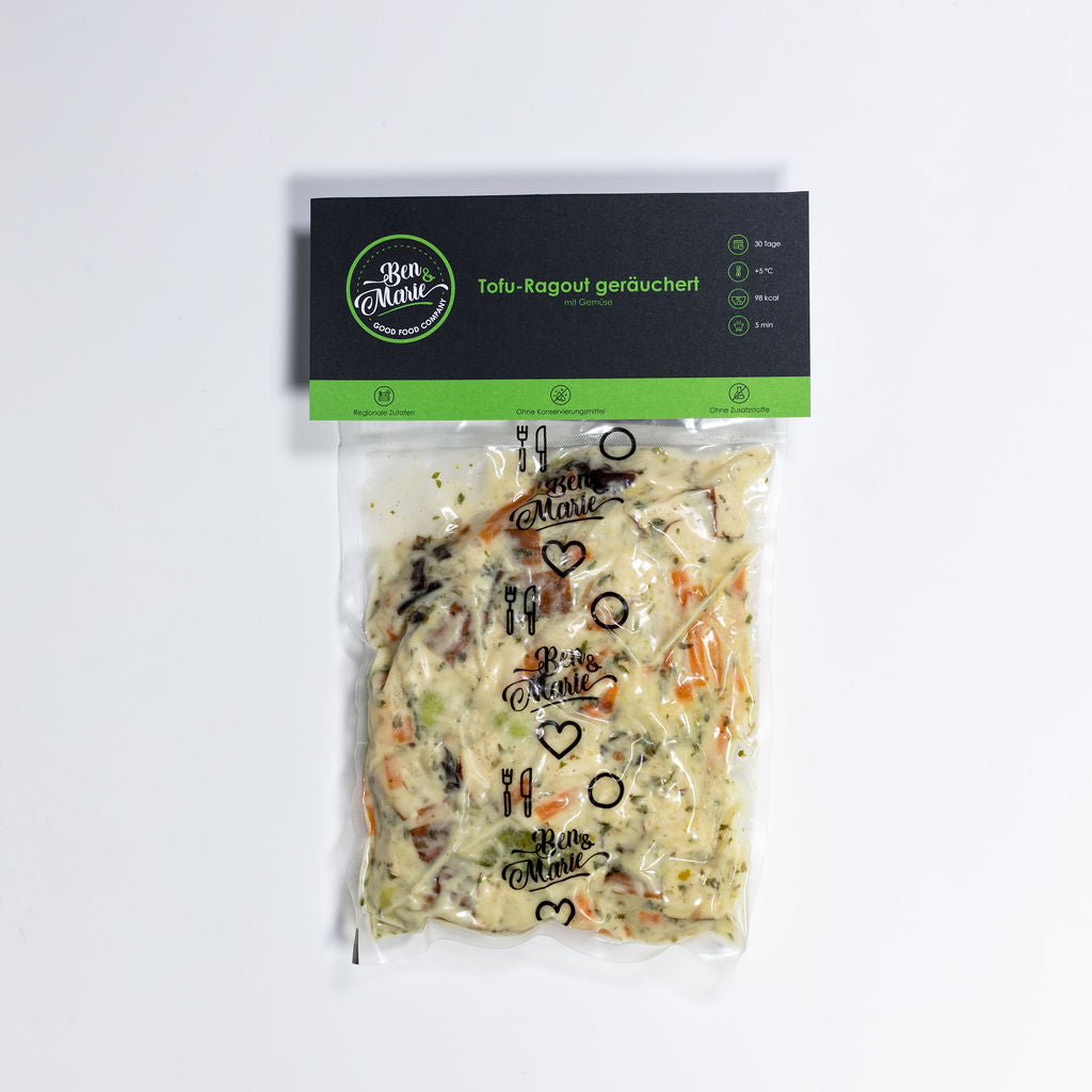 Tofu-Ragout geräuchert mit Gemüse im Sous-Vide beutel