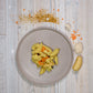 Kartoffel-Blumenkohl-Curry Angerichtet auf einem teller