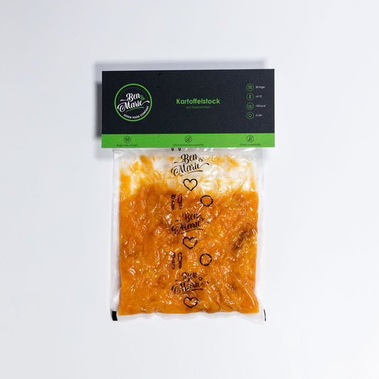 Kartoffelstock aus Süsskartoffeln im Plastikbeutel