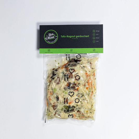 Tofu-Ragout geräuchert mit Gemüse im Sous-Vide beutel