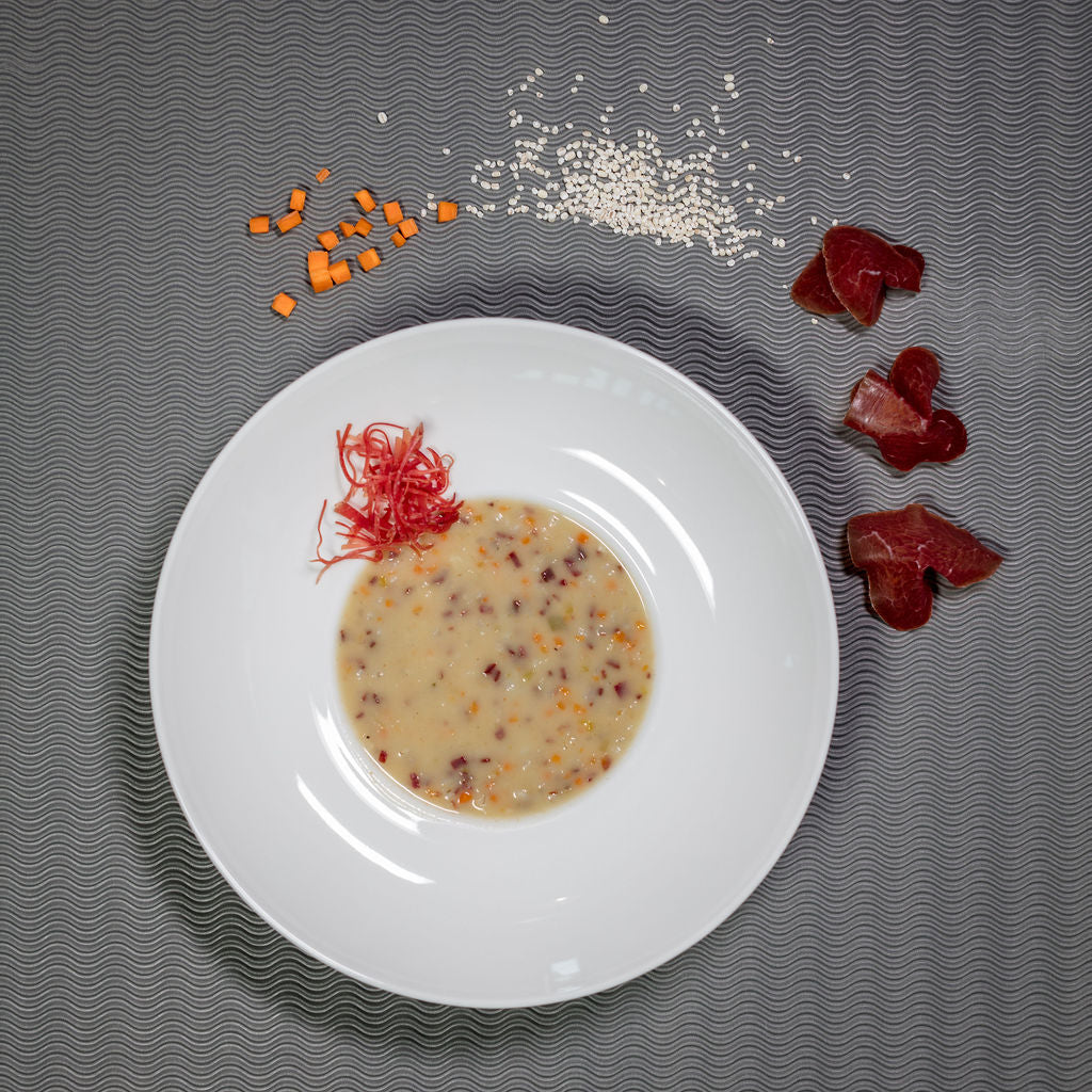 Bündner Gerstensuppe Serviervorschlag im Suppenteller 